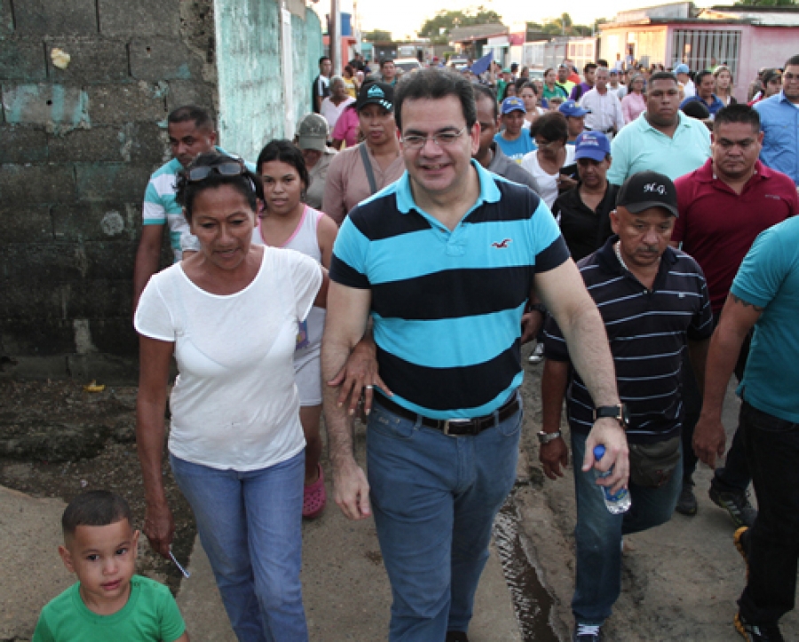 Incumbent Monagas Governor Jose Gregorio "El gato" Briceño, independent candidate for re-election. He's supported by