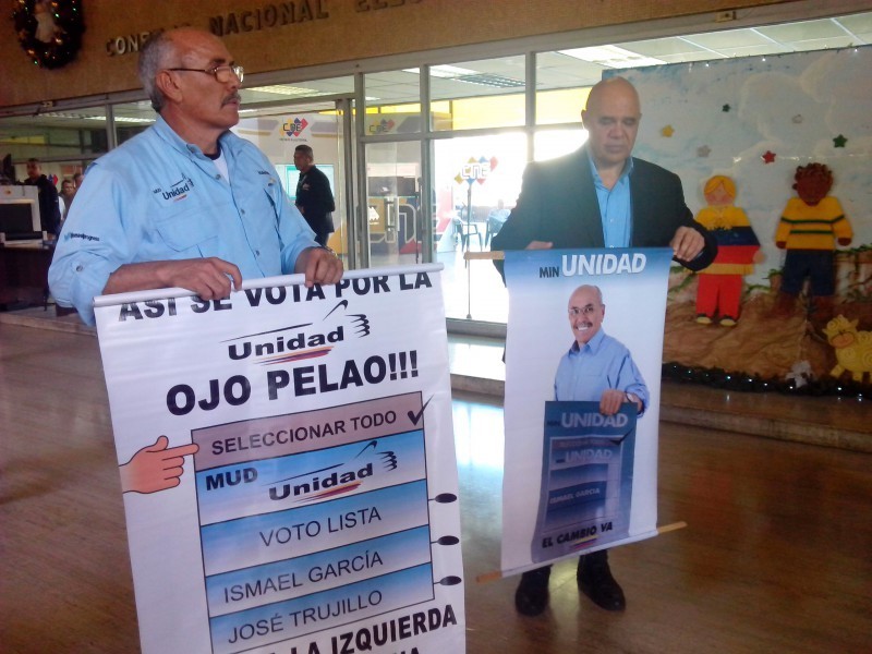 On the left, the real opposition candidate, Ismael García, holding the MUD's poster. On the right, a poster by the fake party, with the real Ismael García's face, telling people to vote for a party who backs the other Ismael García. That's some baroque cheating right there!